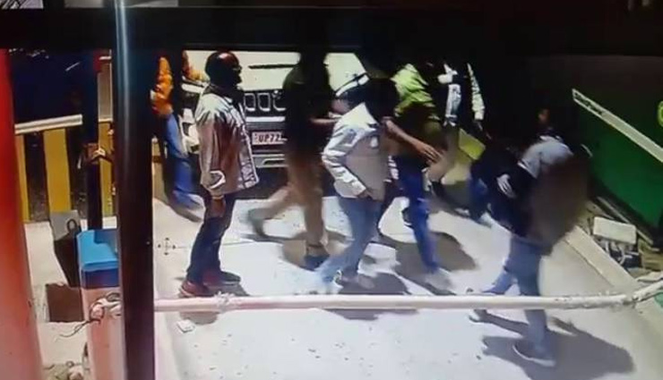 UP News: प्रतापगढ़ में MLA की गुंडई, सिक्योरिटी गार्ड और समर्थकों से टोल कर्मियों को पिटवाया