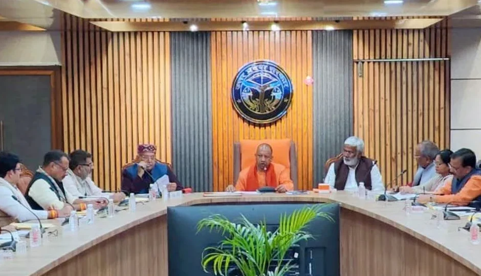 यूपी में SIR को लेकर CM योगी ने की समीक्षा बैठक, अधिकारियों से कहा- 'छूटे न कोई पात्र मतदाता, अपात्रों को बाहर करें'