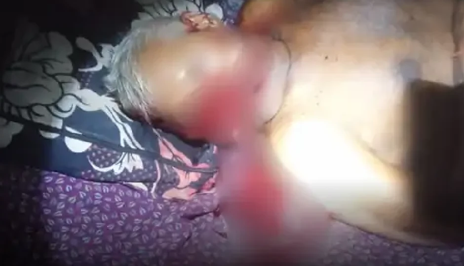 पुरानी रंजिश का खूनी अंजाम, नशे में धुत पड़ोसी ने बुजुर्ग की धारदार हथियार से की हत्या, जबड़ा चीरा, आंख तक निकाल ली