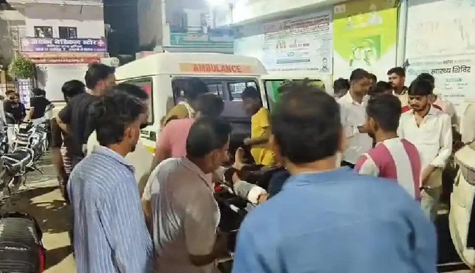महोबा में दिल दहला देने वाली वारदात, हाईवे पर युवक के दोनों हाथ कुल्हाड़ी से काटे; मां कपड़े में समेटती रही बेटे के अंग