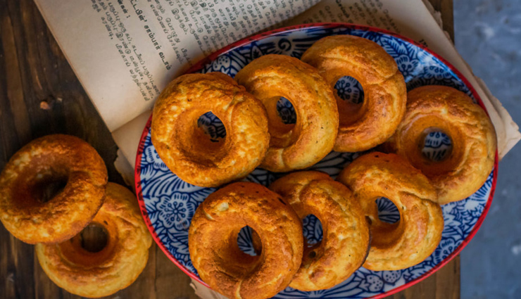 baked lentil donuts in yogurt sauce,baked lentil donuts in yogurt sauce recipe,hunger struck,food,easy recipes