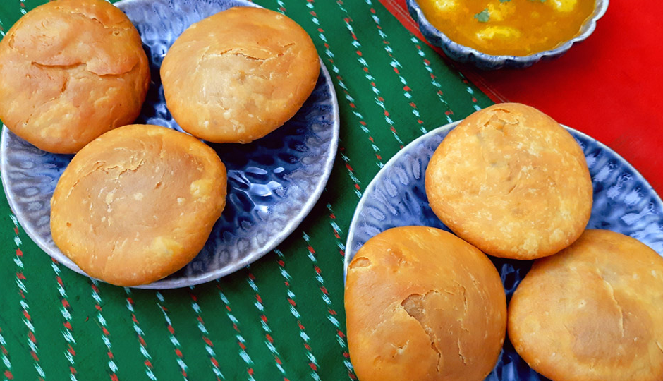 उड़द दाल कचौड़ी : घर-परिवार के साथ बाहर से आने वालों के लिए भी किसी उपहार से कम नहीं यह #Recipe