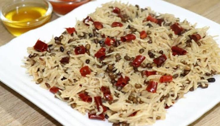 मकर सक्रांति पर हैं उड़द दाल खिचड़ी का महत्व, जानें बनाने का तरीका #Recipe