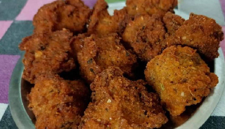 urad dal pakode recipe,makar sankranti snacks,urad dal fritters for sankranti,traditional sankranti recipes,makar sankranti snack ideas,how to make urad dal pakode,sankranti special pakoda recipe,festive snacks for makar sankranti,easy urad dal pakode,indian festival food ideas