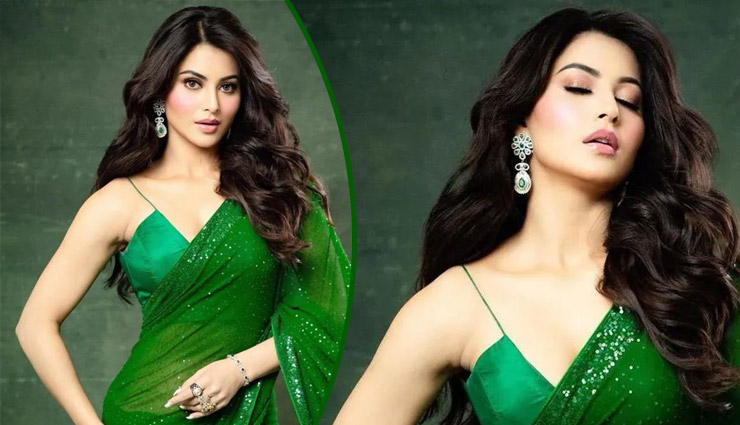 69 मिलियन फॉलोवर्स होने पर उर्वशी रौतेला ने शेयर की तस्वीरें, देखें किलर लुक