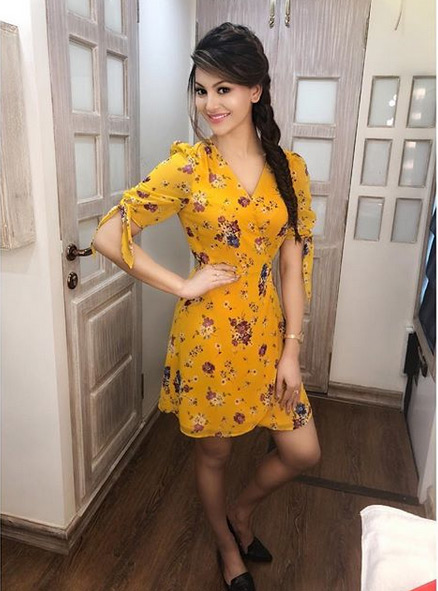 उर्वशी रौतेला का हॉट फोटो शूट, रेस-3 में दिखाएंगी मस्तमत अदाएँ bollywood,hate story 4,urvashi rautela,race 3,hate story 4 movie,hate story 4 film,hate story 4 download,race 3 movie,Salman Khan,download race 3,hot photoshoot