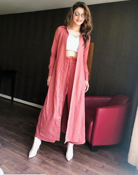 उर्वशी रौतेला का हॉट फोटो शूट, रेस-3 में दिखाएंगी मस्तमत अदाएँ bollywood,hate story 4,urvashi rautela,race 3,hate story 4 movie,hate story 4 film,hate story 4 download,race 3 movie,Salman Khan,download race 3,hot photoshoot