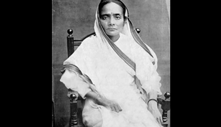 women freedom fighters,best women freedom fighters,rani lakshmibai,madam bhikaiji cama,kasturba gandhi,kamala nehru,usha mehta savitribai phule