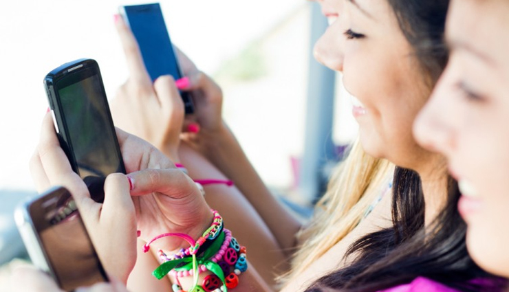 शरीर में दर्द है..कही इसका कारण आपका स्मार्टफोन तो नहीं? smartphones,reason of pain in your body is your smartphone,i phone,android phone,more usage of smartphone is harmfull