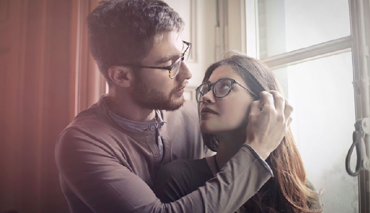 signs she’s using you,how to know if a girl is using you,girl takes advantage of you,signs she’s not interested,how to tell if she’s playing games,when she only wants you for attention,signs of a one-sided relationship,is she using me for emotional support,signs of a manipulative girlfriend,relationship red flags,signs she doesn’t care,relationship confusion signs,is she just leading me on,emotional manipulation in relationships.