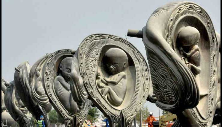 katar,giant uterus sculptures,hospital ,महिला अस्पताल,गर्भाधान से लेकर बच्चे के जन्म तक की अवस्था,मूर्तियां 