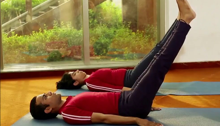 International Yoga Day: पेट की लटकती झूलती चर्बी से छुटकारा दिलाएंगे ये 4 योगासन, सेहत को होंगे और भी कई फायदे international yoga day,international yoga day 2022,yoga to reduce belly fat,belly fat,fat on body,yoga to reduce belly fat,Health,healthy living,Health tips