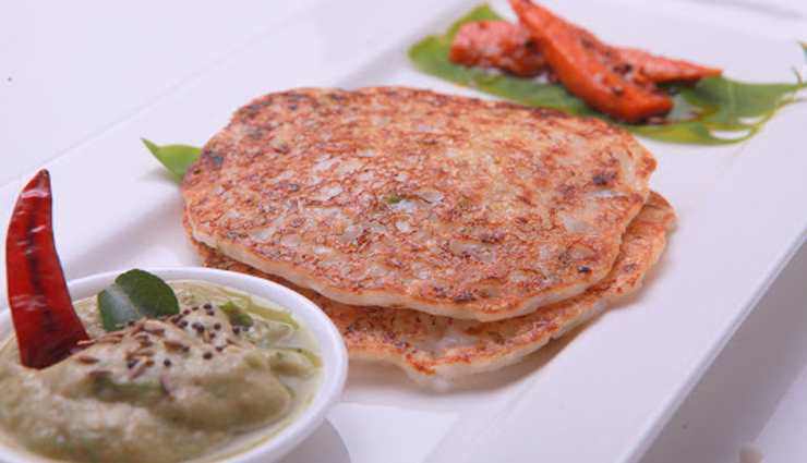 falhari uthappam,sabudana uttapam,sabudana uttapam recipe,easy recipe,vrat recipes,navratri recipes,navrtari 2020,hunger struck,food