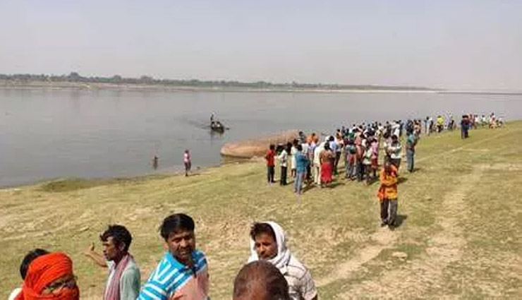 यूपी: पति से झगड़े के बाद बेदर्द मां ने अपने 5 बच्चों को गंगा में फेंका, तलाश में जुटे गोताखोर 