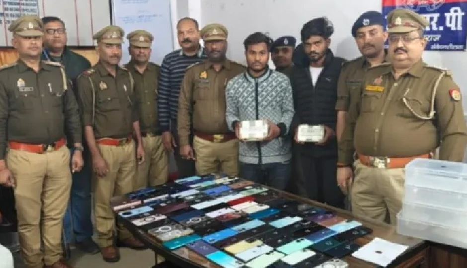 रेलवे स्टेशन पर खड़े दो युवकों के पिट्ठू बैग की तलाशी, बैग खोलते ही पुलिस हुई हैरान