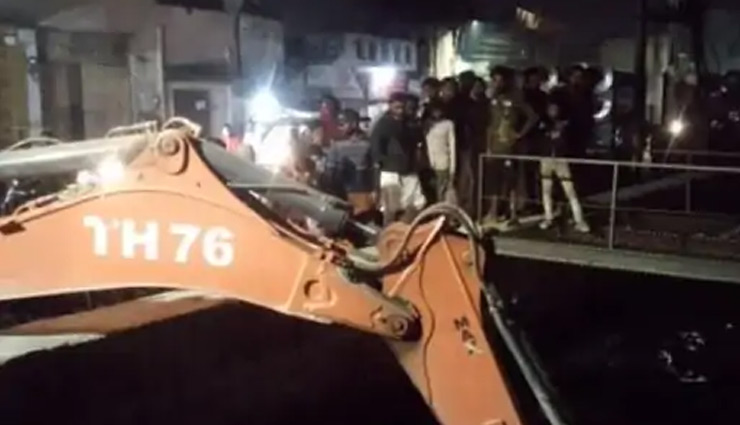UP News: मेरठ में 10 फीट गहरे नाले में गिरकर युवक की मौत, रायबरेली में 25 हजार का इनामी गिरफ्तार