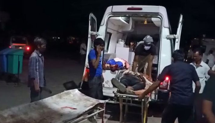 कन्नौज में सड़क हादसा / तेज रफ्तार वैन ने रोडवेज बस को मारी टक्कर, 3 की मौत, 7 घायल 