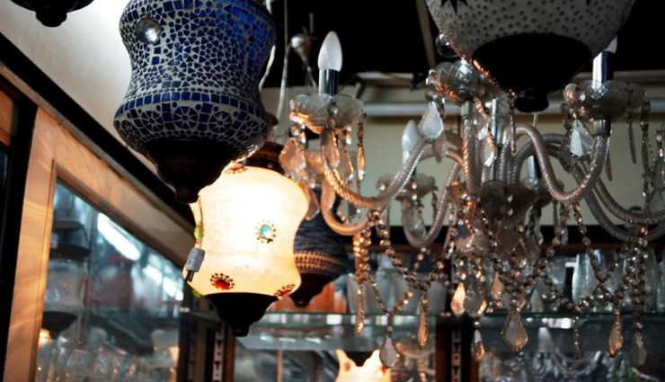 uttar pradesh,famous handicrafts of uttar pradesh,chikankari embroidery,varanasi brocade sarees,stonecraft,carpet weaving,brassware,glassware