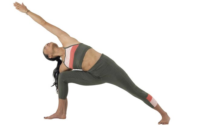 Yoga Day Special: आपके शारीरिक संतुलन को बढ़ाता है उत्थित पार्श्वकोणासन, जानें इसकी विधि और फायदे