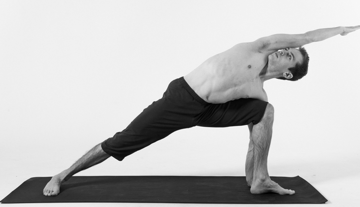 उत्थित पार्श्वकोणासन की विधि और फायदे 