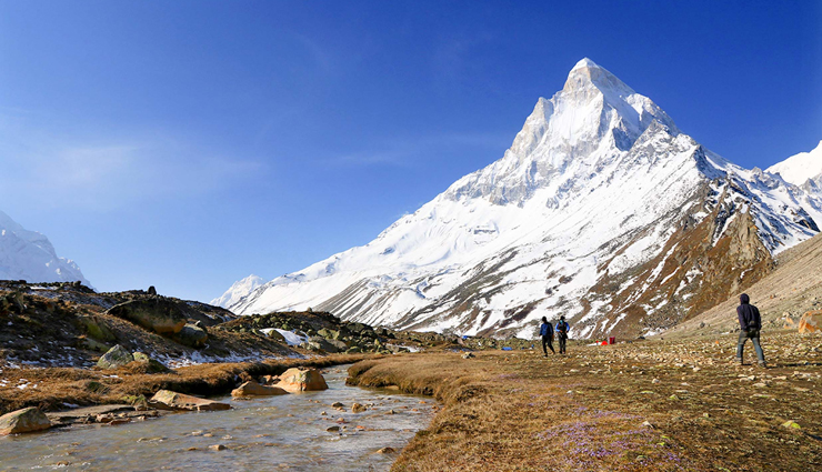 avoid visiting these places in monsoon,holidays,travel