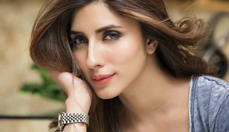 Pak actress Uzma Khan, sister assaulted by woman and her gunmen for alleged affair