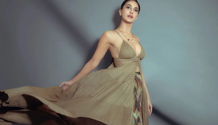 vaani kapoor,vaani kapoor braless,vaani kapoor hot photoshoot,vaani kappor news,shamshera actress vaani kapoor,entertainment,bollywood gossips