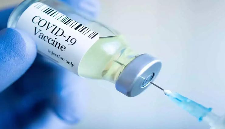 झुंझुनूं : चिकित्सा विभाग की बड़ी लापरवाही! फोन पर बात करते हुए लगा दिए वैक्सीन के एकसाथ दो डोज 