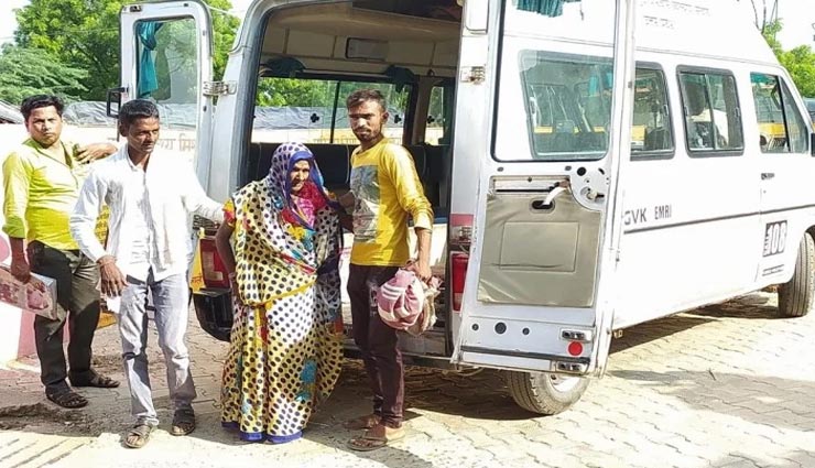 उत्तरप्रदेश में वैक्सीन को लेकर सामने आई बड़ी लापरवाही, बुजुर्ग महिला को एक ही दिन में लगा डाली दो डोज