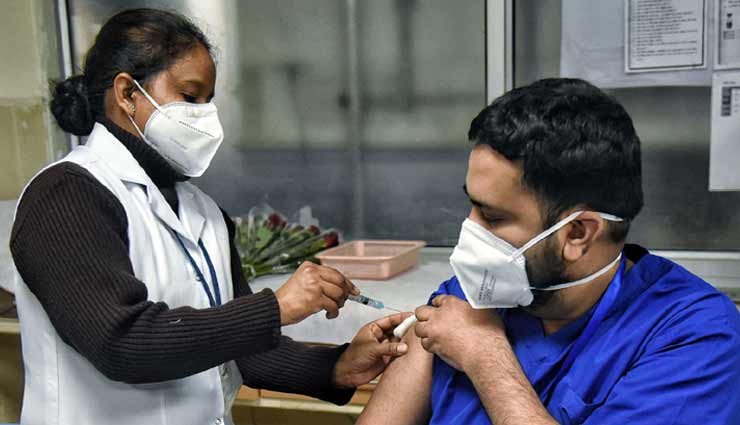 राजस्थान में युवाओं के लिए कोरोना वैक्सीन का संकट, 20 जिलों में टीकाकरण ठप और अन्य 13 में सिर्फ आज की डोज