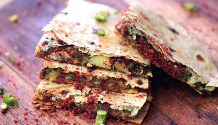 सभी को पसंद आएगा फ्यूज़न फ्लेवर वाला वड़ा पाव कासाडिलास #Recipe