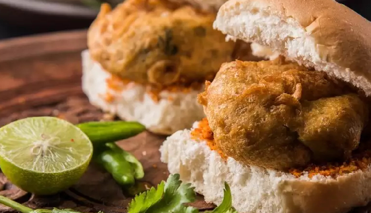 mumbai vada pav,mumbai vada pav ingredients,mumbai vada pav recipe,mumbai vada pav stall,mumbai vada pav street food,mumbai vada pav snacks,mumbai vada pav delicious