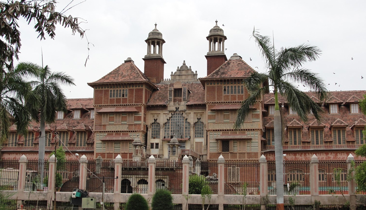 vadodara,tourist attraction in vadodara,places to visit in vadodara,laxmi vilas palace,sur sagar lake,champaner pavagadh archaeological park,sayaji garden,baroda museum and picture gallery,kirti mandir