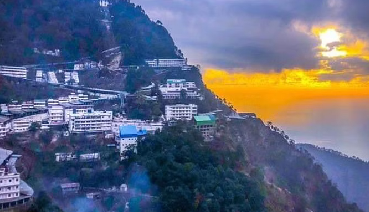 vaishno devi mandir visit tips,things to know before visiting vaishno devi,vaishno devi pilgrimage advice,traveling to vaishno devi shrine,pilgrimage tips for vaishno devi yatra,vaishno devi travel essentials,dos and donts at vaishno devi mandir,vaishno devi trekking precautions,spiritual journey to vaishno devi,guide for vaishno devi temple visit