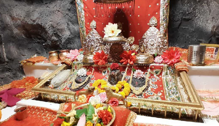 vaishno devi mandir visit tips,things to know before visiting vaishno devi,vaishno devi pilgrimage advice,traveling to vaishno devi shrine,pilgrimage tips for vaishno devi yatra,vaishno devi travel essentials,dos and donts at vaishno devi mandir,vaishno devi trekking precautions,spiritual journey to vaishno devi,guide for vaishno devi temple visit