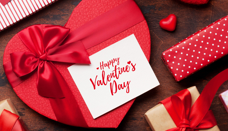 Valentines Day 2022 : इन गिफ्ट आइडियाज से करें अपनी फीमेल पार्टनर को खुश 