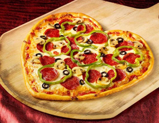 वैलेंटाइन डे के लिए खास 'हार्ट शेप पीज्जा' #Recipe