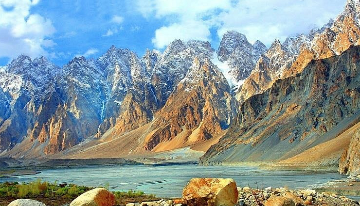 valleys to visit around the world,beautiful valleys,valley of ten peaks,banff national park,canada,barun valley,nepal,khumbu valley,haa valley,bhutan,jiuzhaigou valley,china,lotschental valley,switzerland,valley of flowers,india,jammu kashmir valley,india,azad kashmir valley,pakistan,hunza valley,kaghan valley