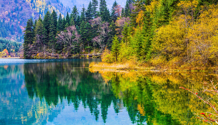 valleys to visit around the world,beautiful valleys,valley of ten peaks,banff national park,canada,barun valley,nepal,khumbu valley,haa valley,bhutan,jiuzhaigou valley,china,lotschental valley,switzerland,valley of flowers,india,jammu kashmir valley,india,azad kashmir valley,pakistan,hunza valley,kaghan valley