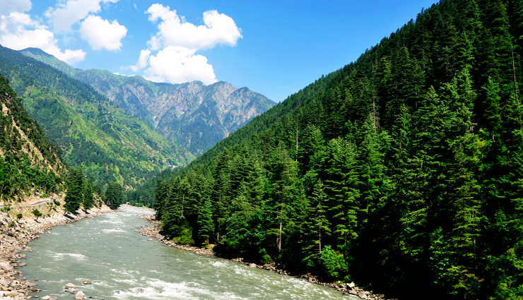 valleys to visit around the world,beautiful valleys,valley of ten peaks,banff national park,canada,barun valley,nepal,khumbu valley,haa valley,bhutan,jiuzhaigou valley,china,lotschental valley,switzerland,valley of flowers,india,jammu kashmir valley,india,azad kashmir valley,pakistan,hunza valley,kaghan valley