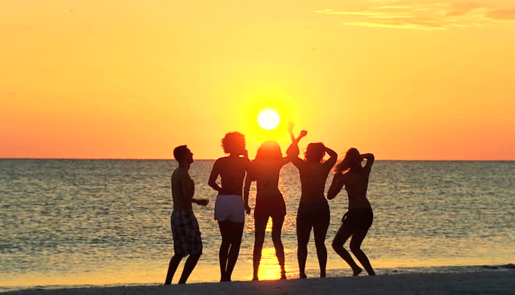 mates and me,falling in love with own self is better than falling for any person,5 reasons why should fall in love with yourself and not any person,why loving yourself is important,why relationship with ownself is important