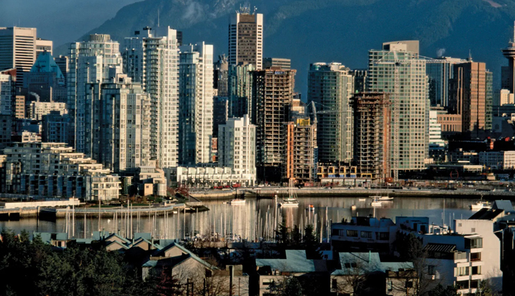 tourist places in canada,must-visit destinations in canada,best places to visit in canada,top tourist spots in canada,canada travel destinations,explore canada attractions,canadian tourist hotspots,unmissable places in canada,canada top travel destinations,popular tourist places in canada