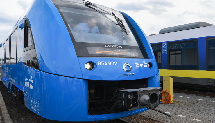 रेलवे की वंदे भारत ट्रेनों को लेकर नई तैयारी, एसी चेयरकार के बाद अब साधारण एक्सप्रेस ट्रेनें, पांच मार्गों को दी मंजूरी
