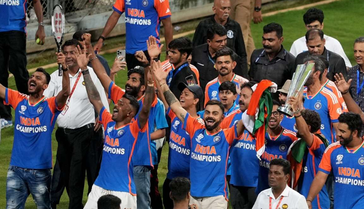 विराट कोहली, हार्दिक पंड्या और पूरी टीम ने वानखेड़े स्टेडियम में गाया 'वंदे मातरम', वीडियो ने मचाई धूम; देखें
