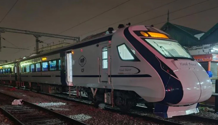 भारत की सबसे तेज ट्रेन हैं वन्दे भारत एक्सप्रेस, सफ़र से पहले जान लें इसकी खासियत 