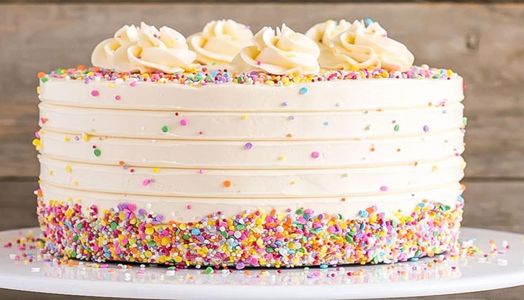 घर पर ही बनाए एगलेस 'वैनिला केक', सभी का दिल जीत लेगी आप #Recipe