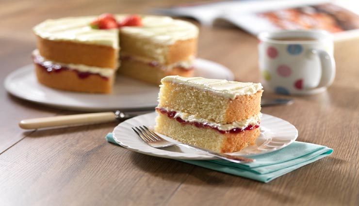 Diwali 2019: वनीला स्पंज केक से करें मेहमानों की आवभगत, घर पर ही बनाए इस तरह #Recipe