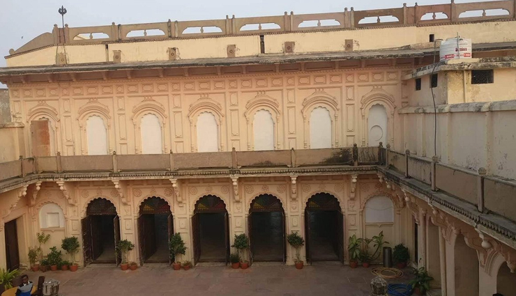 varanasi,places to visit in varanasi,tourist attraction in varanasi,assi ghat,kashi vishwanath temple,nepali mandir,bharat mata mandir,bharat kala bhavan museum,man mandir observatory,chunar fort