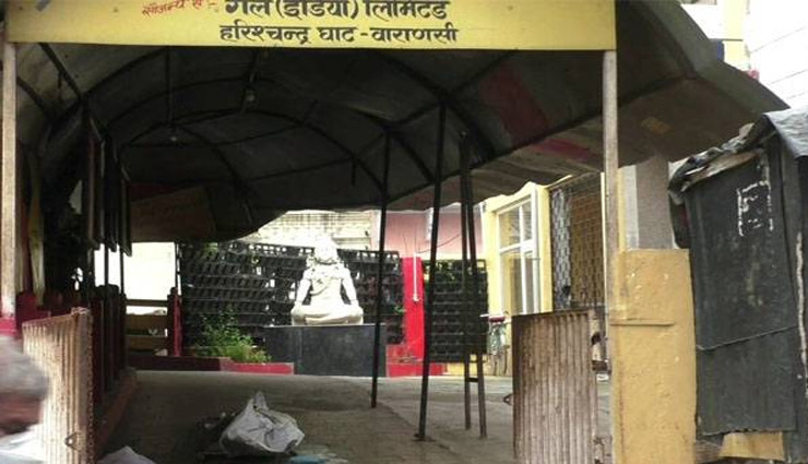 वाराणसी / सामने आई स्वास्थ विभाग की बड़ी लापरवाही, कोरोना मरीज के शव को बगैर कवर के छोड़कर भागे स्वास्थ्यकर्मी  