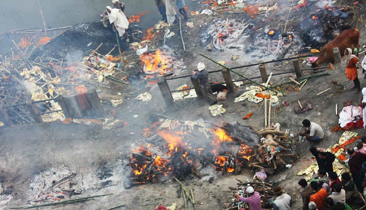 उत्तरप्रदेश: काशी में शवों की संख्या घटी, महा शमशान में पहले हर दिन 100 आते थे, अब 15 शव आ रहे